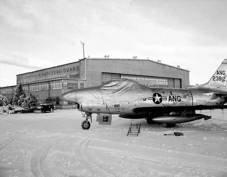 Buckely909Colorado-Air-National-Gaurd-Hangar_Historic-F-86D-bw-4-2-768x599